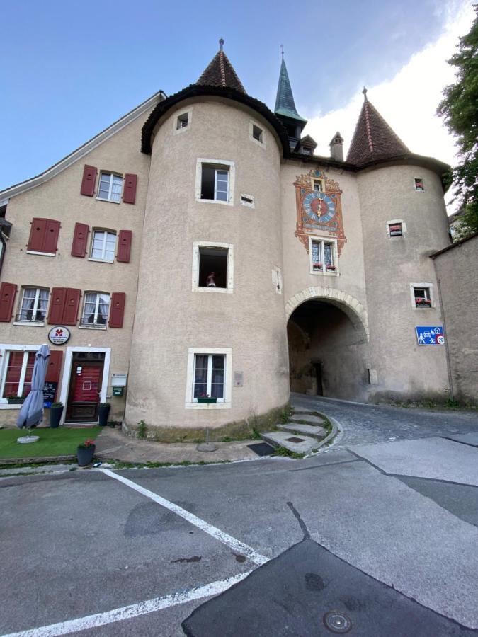 Vivez Un Conte De Fee Dans La Piece Ronde D'Une Tour Medievale Porrentruy Bagian luar foto