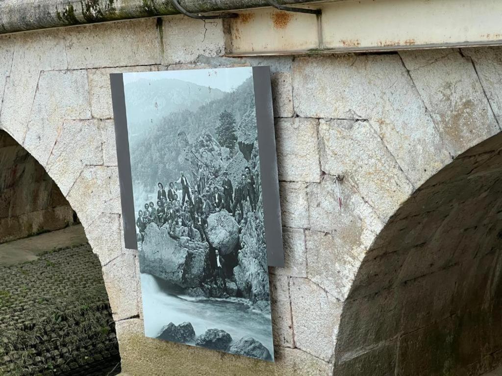 Vivez Un Conte De Fee Dans La Piece Ronde D'Une Tour Medievale Porrentruy Bagian luar foto